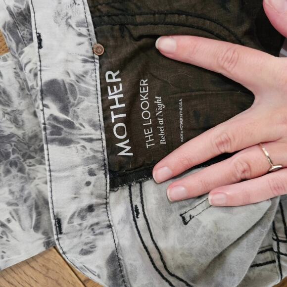 Mother The Looker in Rebel at Night - Picture 5 of 16